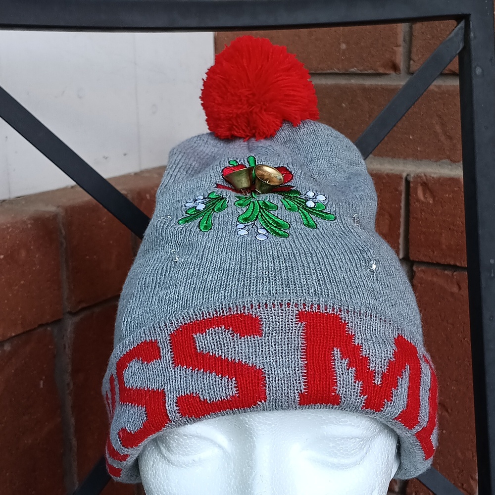 + Gray knitted Light-up Mistletoe Toque w Pom Pom